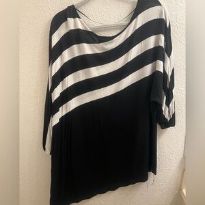 INC 1x black and white diagonal striped 3/4 sleeve
